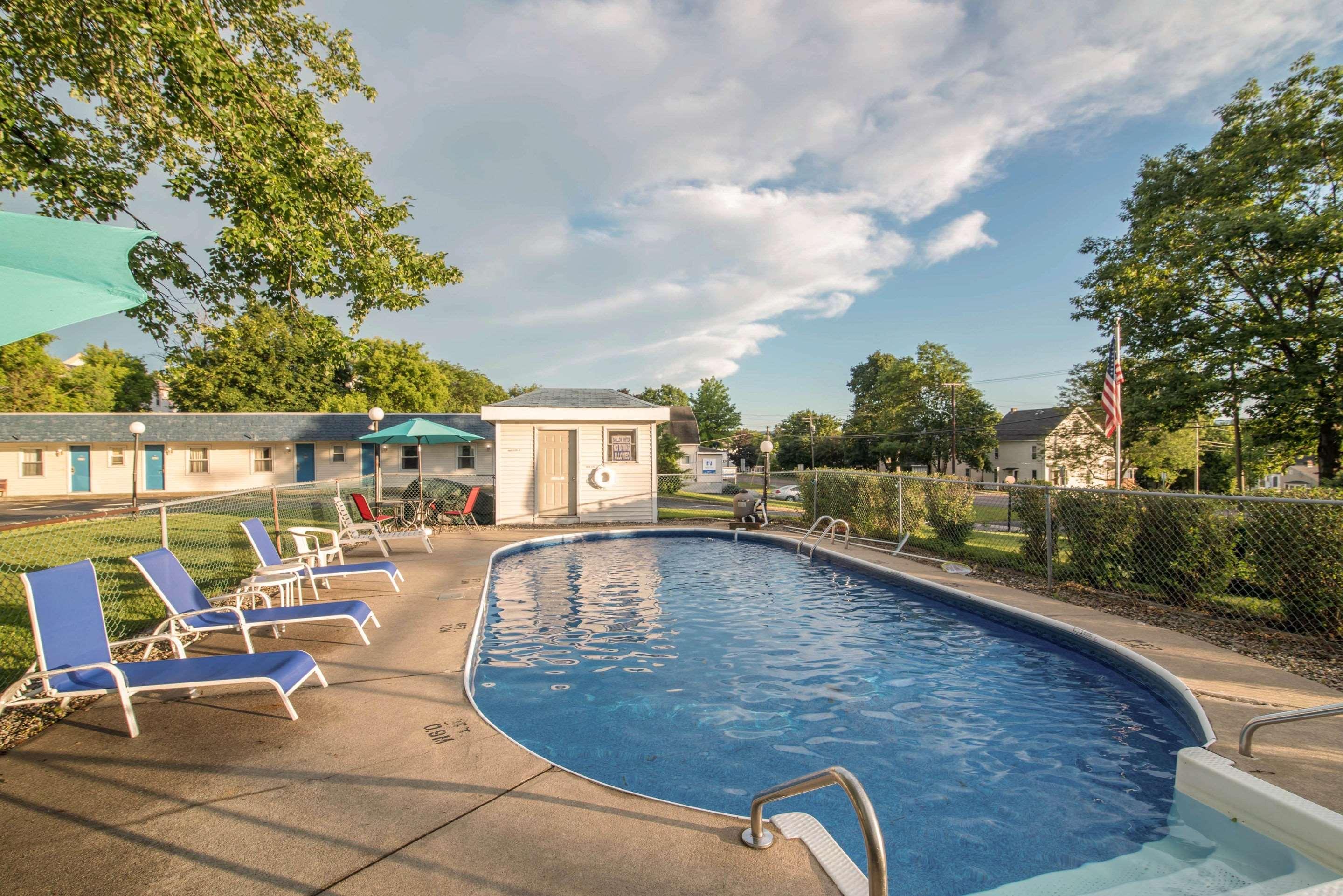 Rodeway Inn Rutland Exterior photo